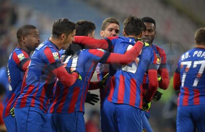 VIDEO şi FOTO Primul pas a fost făcut » Roş-albaştrii, victorie fără emoţii în faţa Astrei în semifinalele Cupei Ligii, scor 3-0