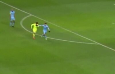 VIDEO A încercat Luis Suarez să-l muşte pe Demichelis? Vezi imaginile şi spune-ţi părerea!