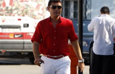 Caricatura zilei » Neregulile de la Poarta Albă au fost aflate de GSP. Ce face Cristi Borcea în închisoare :)