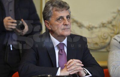 Ministrul Apărării Naţionale anunţă că CSA Steaua nu îşi face echipă de fotbal: "Le dăm sigla, dar nu gratis!"