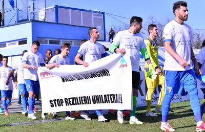 GALERIE FOTO Fotbaliştii din Liga 1 îşi cer drepturile şi protestează împotriva conducerilor echipelor!