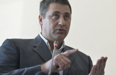 Preşedintele FRH, Alexandru Dedu, despre ridicarea interdicţiei la transferuri de la U Alexandrion Cluj: "Nu eu am votat pentru!"