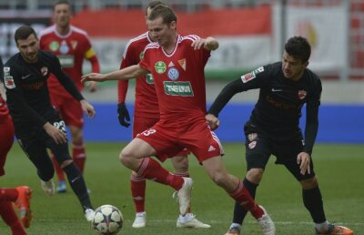 VIDEO şi FOTO Roş-albii au plecat în genunchi din Ungaria » Debrecen a făcut instrucţie cu Dinamo, scor 6-0