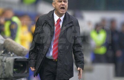 Anghel Iordănescu dă vina pe gazon după chinul de pe teren propriu cu Insulele Feroe: "Gazdele puteau să facă mai mult pentru noi"