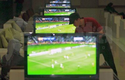 Şefii TVR au găsit soluţia! Bagă mîna în buzunarul românilor ca să transmită parţial Euro