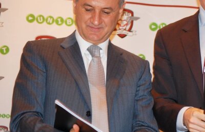 Scandalul plagiatului » Directorul editurii: șef de promoție, prieten cu Copos și fost secretar de stat în Guvernul Năstase