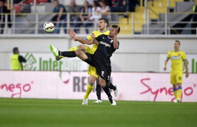 FOTO Alertă pentru roș-albaștri! Astra a ținut în șah campioana, 0-0, și diferența dintre Steaua și ASA Tg. Mureș s-a redus la două puncte