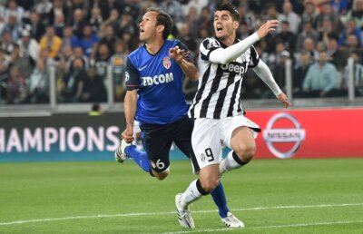 VIDEO Penalty otrăvit » Arbitrul Pavel Kralovec, mai eficient ca Tevez. 11 metri inventat!