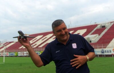 Rică Răducanu rîde de stelişti înaintea meciului cu ASA: "Au luat-o cu şpriţul şi cu gagicile"