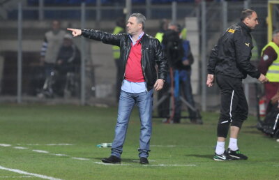 Marius Șumudică, euforic după golurile lui Alibec și Takayuki: "Le-am zis să-mi dea cîte o palmă" :)