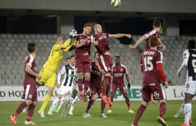 Luptă pasionantă în subsolul clasamentului! Cine se salvează de la retrogradare?