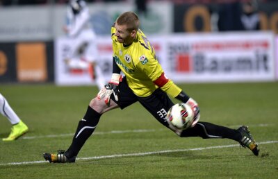 VIDEO Și-a compromis transferul la Steaua? Gafă uluitoare a portarului Robert Veselovsky