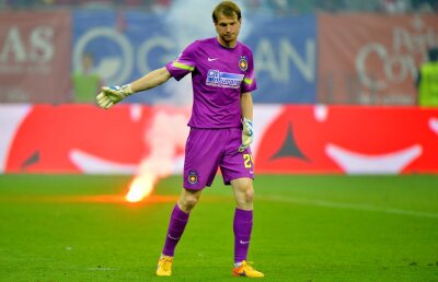 Gâlcă îl cere pe Arlauskis în poartă și explică situația goalkeeperului