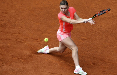 Corespondenţă din Roma » Ragazza nel rosa! » Simona Halep a debutat cu o victorie la Roma, în proba de dublu