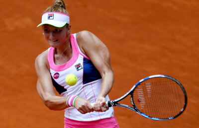 Luptă crîncenă! Irina Begu a fost învinsă de Victoria Azarenka în "optimile" de la Roma » Meci de foc cu Șarapova în "sferturi"