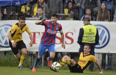 Clipe de uluială la FC Braşov - Steaua » Jucătorii au fost la un pas să intre la cabine cu 5 minute mai devreme!