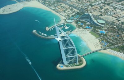 GALERIE FOTO Invovația începutului de secol » Imagini incredibile: unde se va juca tenis în Dubai