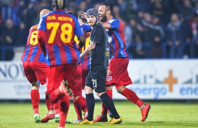 Pentru cine ai jucat, Victoraș? Prestația atacantului Petrolului a aruncat în aer Liga 1! Ce spun nume mari din fotbalul românesc