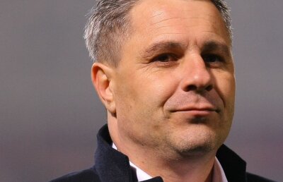 Mobilizare în rîndul fanilor Stelei » Ce poezie i-au compus lui Șumudică pentru a-l determina să învingă ASA: "După meci e one man show, zîmbești pînă-ți vine rău" :)