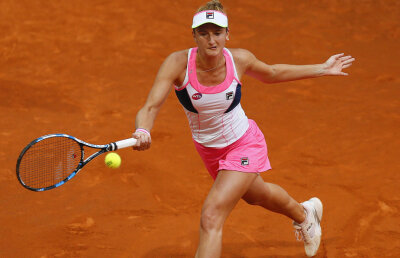 Corespondență din Paris » Calm sub vînt » Irina Begu a trecut în turul secund de la Roland Garros