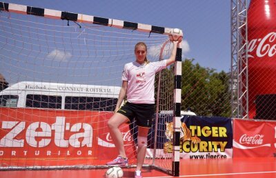 Portarul Universității Cluj la handbal feminin, Roxana Bogdan, a făcut senzație la Cupa Coca-Cola: "E mai greu la handbal!"