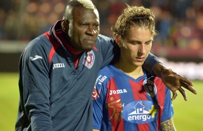 N'Doye le răspunde steliștilor în stilul caracteristic după ce aceștia l-au ironizat: "Eram praf! Am rîs de am zis că mor"