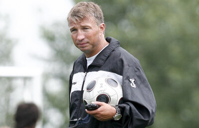 ASA Tg. Mureş își va prezenta marți noul antrenor, "Bursucul" Petrescu » Va trece pe primul loc la salarii!