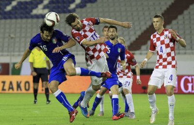 VIDEO Pustiu în tribune, svastică pe gazon! Derbyul Croația - Italia sabotat iar de ultrași. Și arbitrii au contribuit la haos