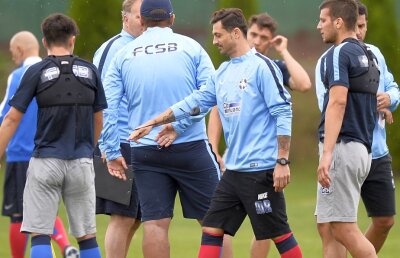 Rădoi debutează în antrenorat pe un stadion care stă să cadă » Steaua și-a programat primul amical al verii
