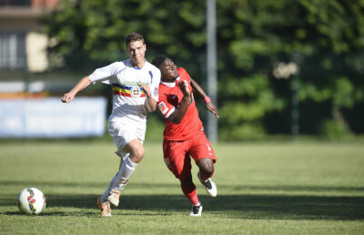 FOTO Victorie la scor pentru puştii "cîinilor" » Dinamo a început cu dreptul cantonamentul din Italia, 10-2 cu Verbania Calcio