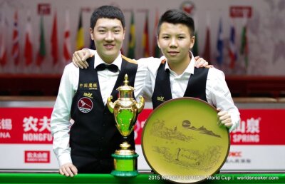 VIDEO Ei sînt puștii de 15 şi 17 ani care au uimit lumea snookerului! Au învins 5 campioni mondiali în 7 zile și au cîștigat marele trofeu!