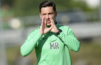 Rădoi joacă tare încă de la primul interviu ca antrenor al Stelei » Mesaj ferm pentru Becali: "Nu-mi iau telefonul pe bancă!"