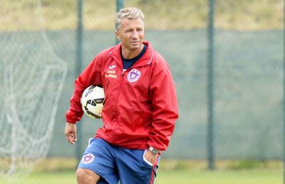 A plecat de la Tg. Mureş în vară şi acum e sigur că şi Dan Petrescu va proceda la fel: "Sînt mari probleme"