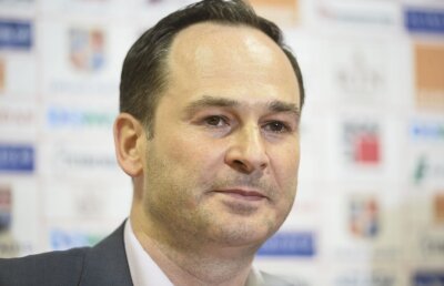 Două momente hazlii cu Negoiţă patron la Dinamo » "Păi au voie să facă două schimbări deodată?!"