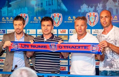 Înţepături înainte de Supercupă » Un oficial stelist acuză: "Totul a fost o cacealma. Au vrut să-şi facă publicitate"