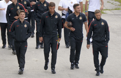 Situație amuzantă la Steaua! Un jucător a fost luat în grijă de antrenor pentru a putea părăsi țara :)