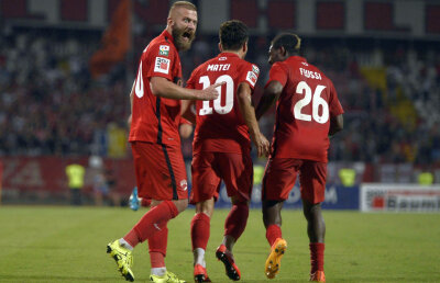 Suleyman Fiorosul :) » Poza care explică de ce războinicul Vojnovici a primit banderola de căpitan după doar o lună la Dinamo