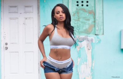 FOTO Rihanna e de domeniul trecutului! Noua iubită a lui Benzema a făcut senzație pe rețelele de socializare