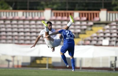 FOTO Căldura a secat pofta de gol a jucătorilor » FC Voluntari a remizat cu Pandurii, scor 0-0