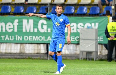 OFICIAL FOTO + VIDEO Adi Mutu a ajuns în India! "Briliantul" a fost anunţat ca noul jucător al celor de la FC Pune City » Fanii au înnebunit cînd l-au văzut