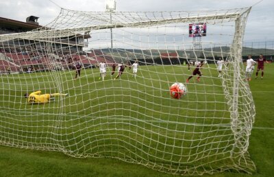 FOTO CFR Cluj le-a administrat prima înfrîngere celor de la Voluntari, 2-0