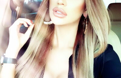 Ăsta e cel mai hot selfie al verii! Bianca Drăgușanu și-a scos sânii la vedere