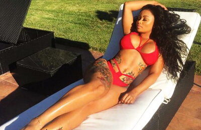 Imagine ilegal de sexy! Ea încinge imaginația oricărui bărbat