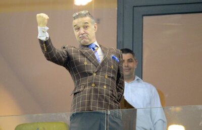 Becali n-a mai suportat şi l-a sunat supărat pe un antrenor din Liga 1: "Cine te crezi, mă?"