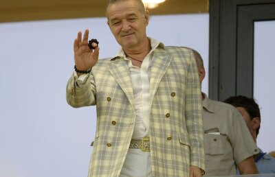 Becali, tranșant după derby: "Am cîștigat un mijlocaș, nu avem atacant" » Scoate un jucător din echipă: "Nu e de Steaua!"