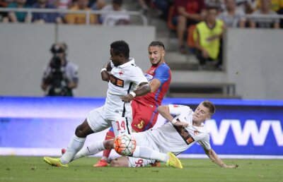 Palmă de la "idol" » Un dinamovist a fost lovit de un stelist în timpul meciului