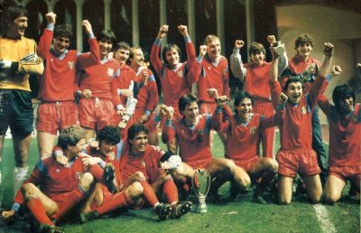 VIDEO Urmașii ”Regelui” » Messi și Banega l-au imitat pe Hagi, autor al unui supergol în Supercupa Europei din februarie 1987