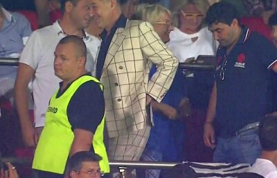 FOTO N-a rezistat! Becali a părăsit stadionul înainte de finalul meciului Steaua - Astra. Momentul care i-a pus capac