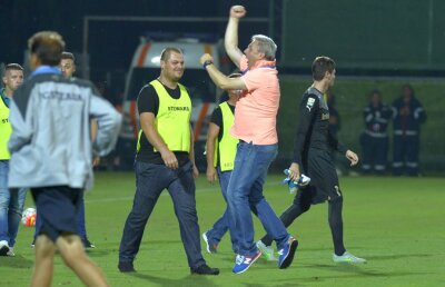 GALERIE FOTO Bucurie extremă pentru Șumudică la finalul meciului cu Steaua » Cum le-a răspuns suporterilor campioanei