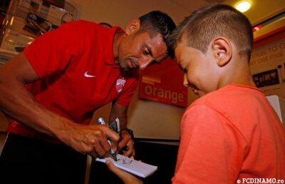 Sesiune de autografe pentru liderul campionatului la Iași » Programul dinamoviștilor în Moldova